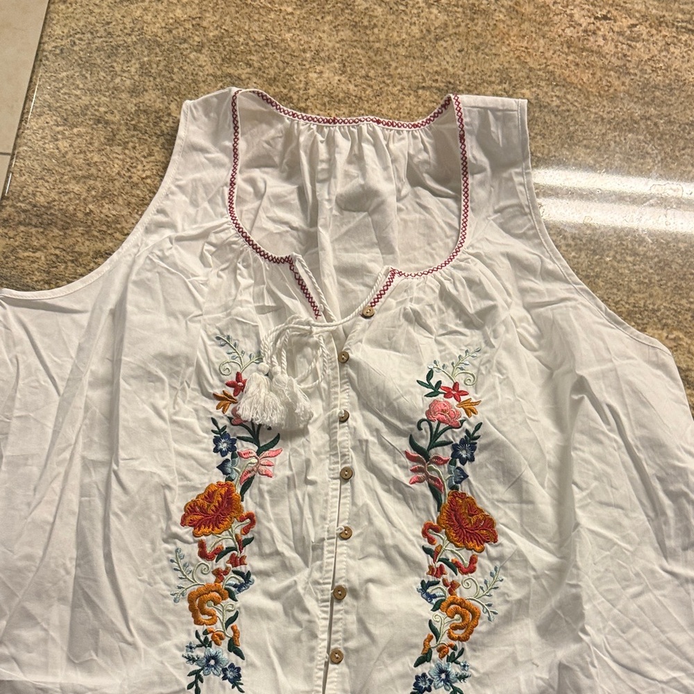 White Sleeveless Embroidered Button-Front Tunic Top